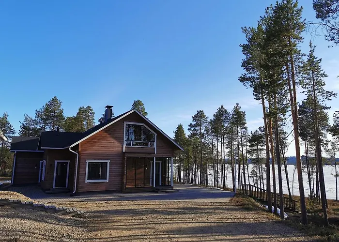 Autumn Leaf Ивало