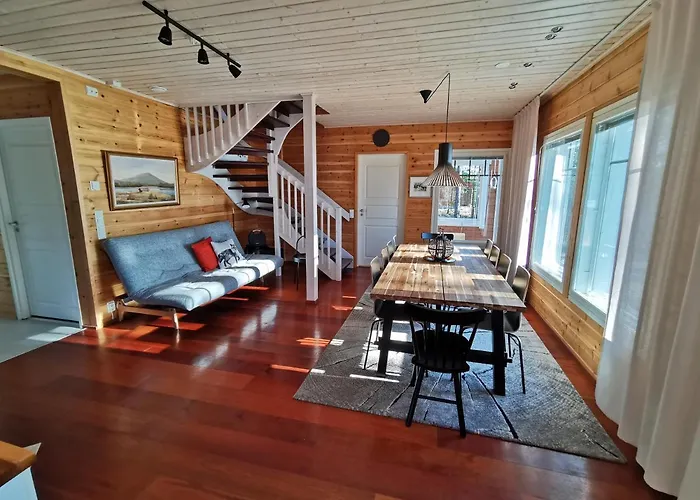 Autumn Leaf Ивало